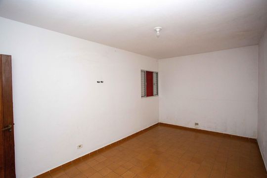 Casa à venda com 4 quartos, 280m² em Vila Guacuri, Diadema