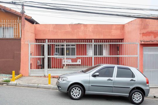 Fachada de casa à venda com 4 quartos, 280m² em Vila Guacuri, Diadema