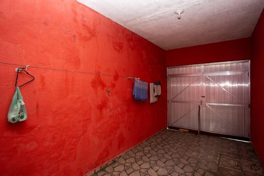 Garagem de casa à venda com 4 quartos, 280m² em Vila Guacuri, Diadema
