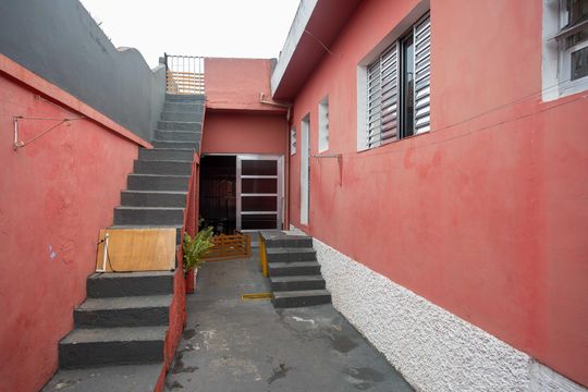 Quintal de casa à venda com 4 quartos, 280m² em Vila Guacuri, Diadema