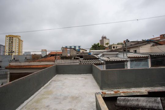 Sacada de casa à venda com 4 quartos, 280m² em Vila Guacuri, Diadema