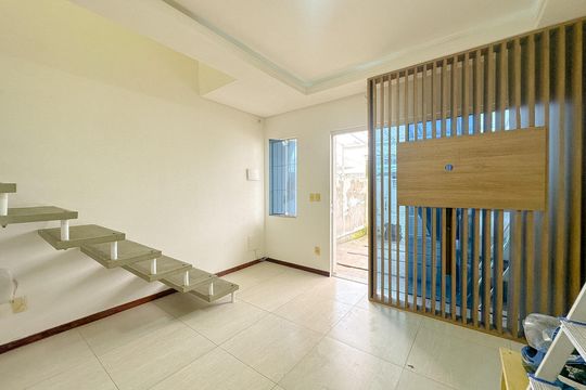 Sala de TV de casa para alugar com 2 quartos, 68m² em São João do Rio Vermelho, Florianópolis