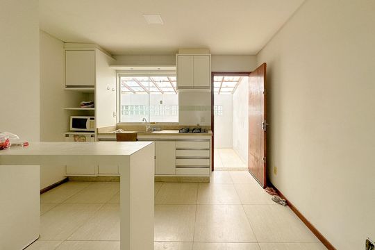 Cozinha de casa para alugar com 2 quartos, 68m² em São João do Rio Vermelho, Florianópolis