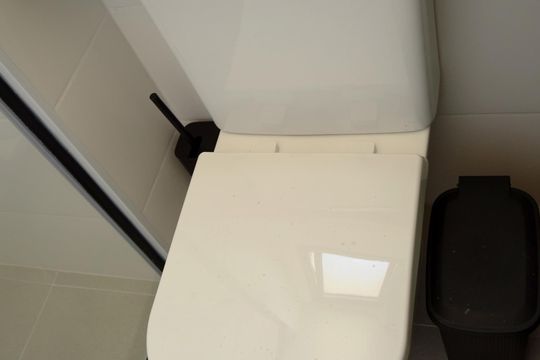 Banheiro social  de kitnet/studio à venda com 1 quarto, 27m² em Pompeia, São Paulo