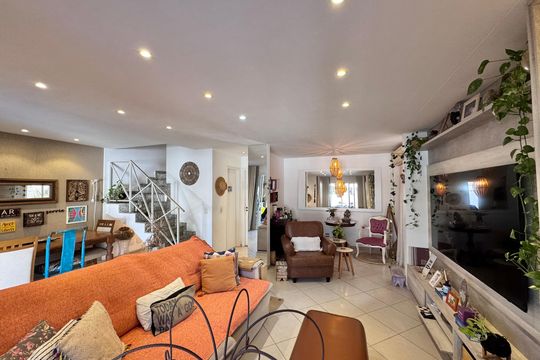 Sala de casa de condomínio à venda com 3 quartos, 163m² em Vargem Pequena, Rio de Janeiro