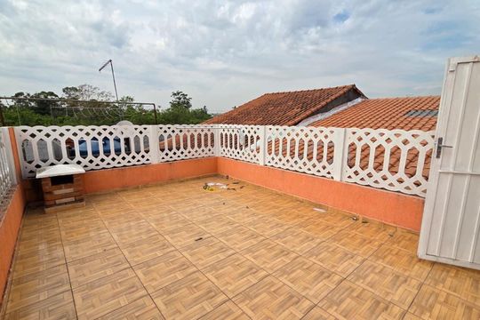 Quintal de casa para alugar com 3 quartos, 156m² em Jardim Monte Cristo, Suzano