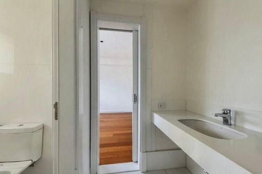 Banheiro das Semi-suítes de apartamento à venda com 4 quartos, 260m² em Vila da Serra, Nova Lima