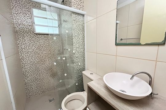Banheiro de apartamento para alugar com 2 quartos, 45m² em Honório Gurgel, Rio de Janeiro