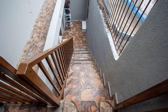 Escada de casa para alugar com 2 quartos, 90m² em Casa Grande, Diadema