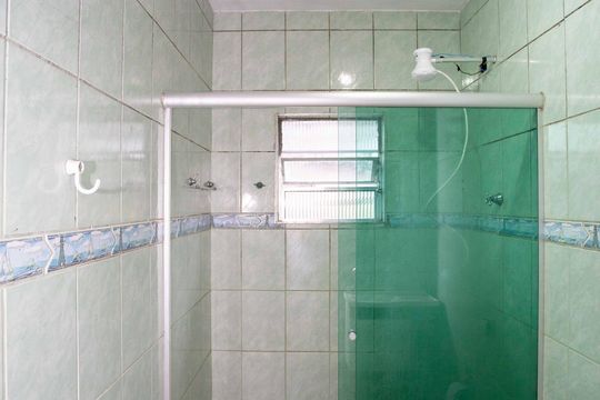 Banheiro de casa para alugar com 2 quartos, 90m² em Casa Grande, Diadema