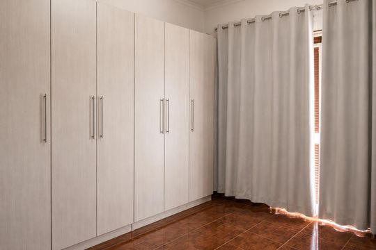 Quarto de casa à venda com 3 quartos, 180m² em Jardim Elvira, Osasco