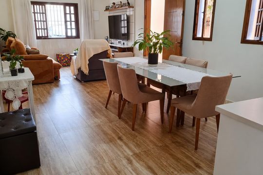 Casa à venda com 3 quartos, 180m² em Jardim Elvira, Osasco