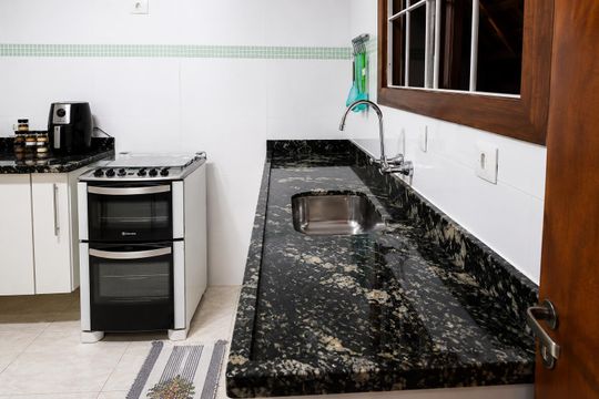 Cozinha de casa à venda com 3 quartos, 180m² em Jardim Elvira, Osasco