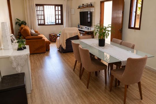 Sala de casa à venda com 3 quartos, 180m² em Jardim Elvira, Osasco