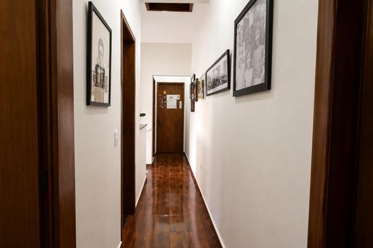 Corredor de casa à venda com 3 quartos, 180m² em Jardim Elvira, Osasco