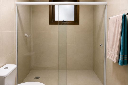 Banheiro de casa à venda com 3 quartos, 180m² em Jardim Elvira, Osasco