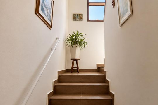 Corredor de casa à venda com 3 quartos, 180m² em Jardim Elvira, Osasco