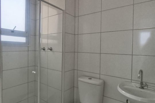 Banheiro de apartamento para alugar com 2 quartos, 42m² em Santo Antonio da Prata, Belford Roxo