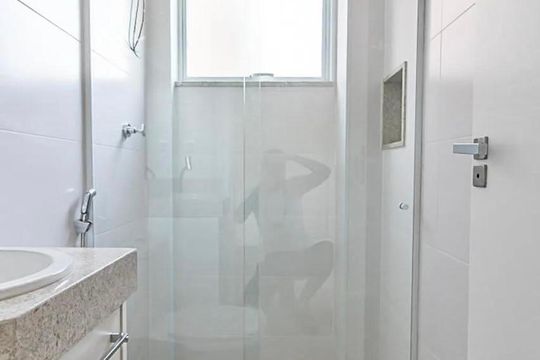 Banheiro da Suíte de kitnet/studio para alugar com 1 quarto, 45m² em Floresta, Belo Horizonte