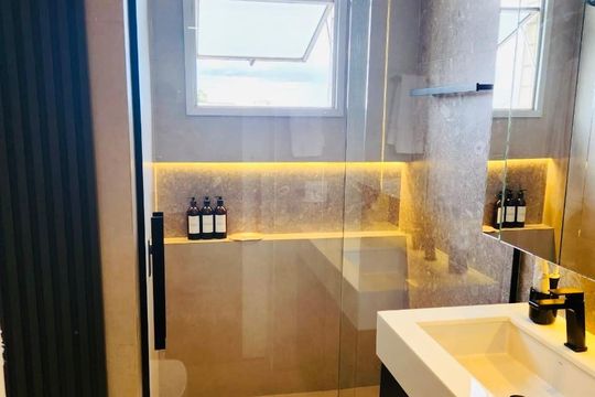Banheiro de apartamento à venda com 1 quarto, 73m² em Funcionários, Belo Horizonte