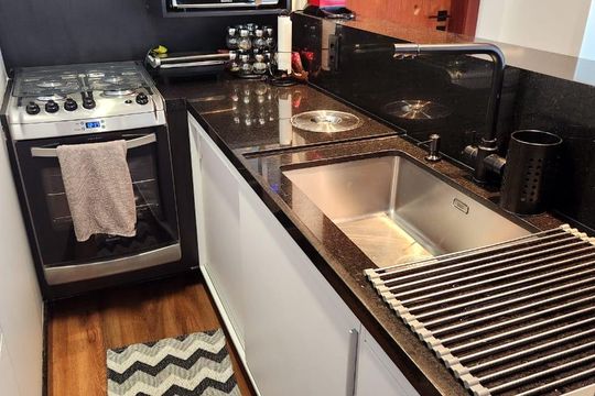 Cozinha de apartamento à venda com 1 quarto, 73m² em Funcionários, Belo Horizonte