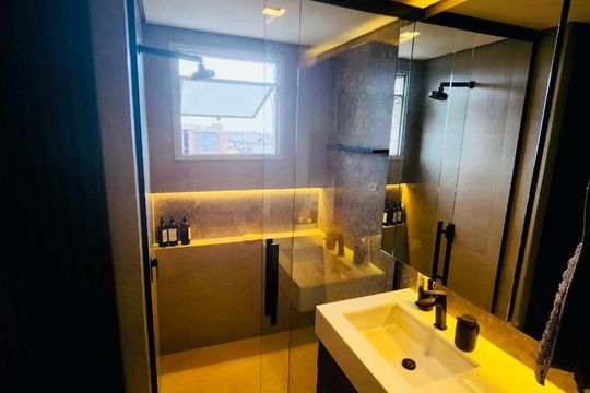 Banheiro de apartamento à venda com 1 quarto, 73m² em Funcionários, Belo Horizonte