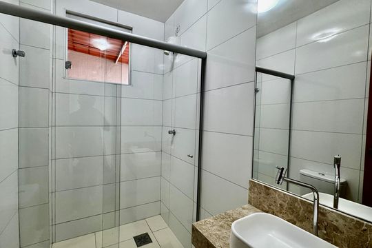 Banheiro social 1 de apartamento para alugar com 3 quartos, 115m² em Nova Floresta, Belo Horizonte