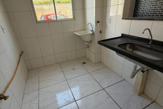 Cozinha de apartamento para alugar com 2 quartos, 44m² em Conjunto Túnel de Ibirité, Contagem