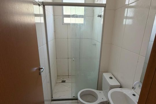 Banheiro de apartamento para alugar com 2 quartos, 44m² em Conjunto Túnel de Ibirité, Contagem