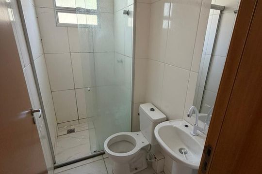 Banheiro de apartamento para alugar com 2 quartos, 44m² em Conjunto Túnel de Ibirité, Contagem