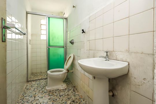 Banheiro de kitnet/studio à venda com 1 quarto, 26m² em Sé, São Paulo