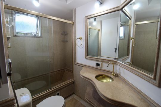Banheiro de apartamento à venda com 2 quartos, 56m² em Jaguaré, São Paulo