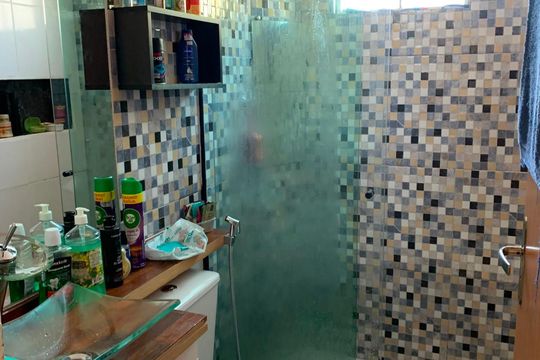 Banheiro de apartamento para alugar com 2 quartos, 56m² em Casa Branca, Suzano