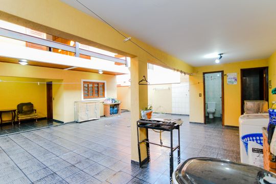 Quintal de casa à venda com 4 quartos, 389m² em Parque Renato Maia, Guarulhos