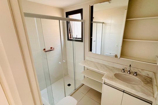 Banheiro de apartamento à venda com 2 quartos, 85m² em Vila Clementino, São Paulo