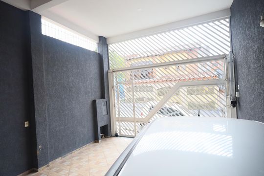 Garagem de casa à venda com 3 quartos, 198m² em Santo Antônio, Osasco