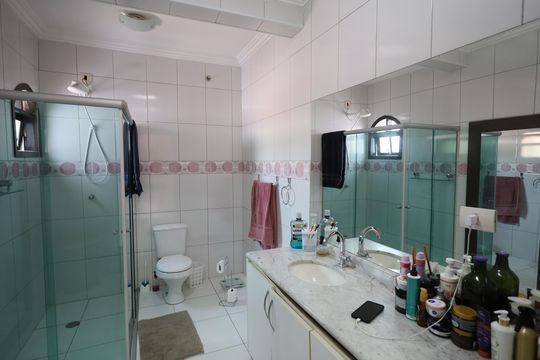 Banheiro da Suíte 1 de casa à venda com 3 quartos, 198m² em Santo Antônio, Osasco