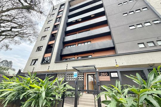 Fachada de apartamento para alugar com 3 quartos, 74m² em Tarumã, Pinhais