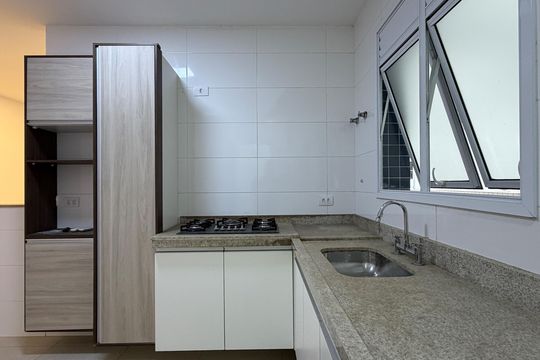Cozinha e Área de Serviço de apartamento para alugar com 2 quartos, 62m² em Ponta da Praia, Santos