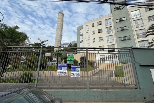 Fachada com PLACA GRANDE de apartamento à venda com 2 quartos, 45m² em Conjunto Promorar Raposo Tavares, São Paulo