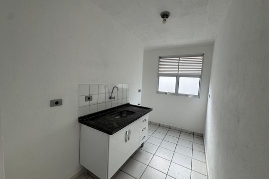 Cozinha de apartamento à venda com 2 quartos, 45m² em Conjunto Promorar Raposo Tavares, São Paulo