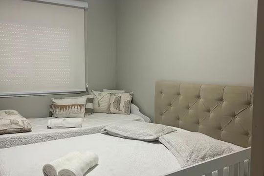 Quarto de apartamento para alugar com 3 quartos, 83m² em São Geraldo, Porto Alegre
