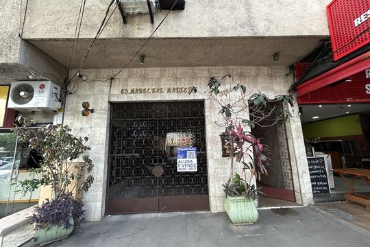 Fachada + placa de apartamento para alugar com 2 quartos, 50m² em Realengo, Rio de Janeiro