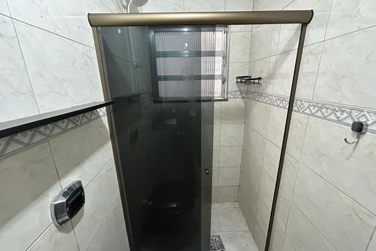 Banheiro de apartamento para alugar com 2 quartos, 50m² em Realengo, Rio de Janeiro
