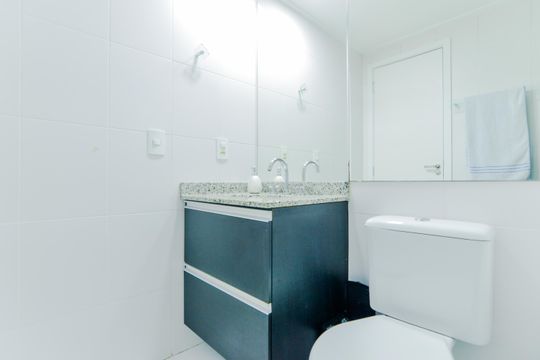 Banheiro  de apartamento para alugar com 1 quarto, 38m² em Jardim Flor da Montanha, Guarulhos