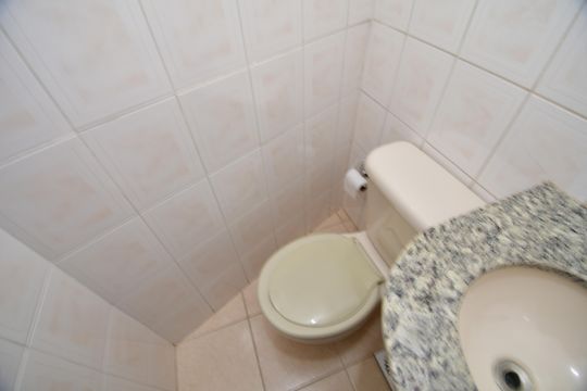 Lavabo de apartamento para alugar com 1 quarto, 60m² em Centro, Campinas