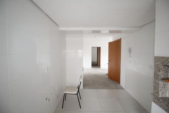 Cozinha de apartamento à venda com 2 quartos, 63m² em Bom Jesus, Porto Alegre