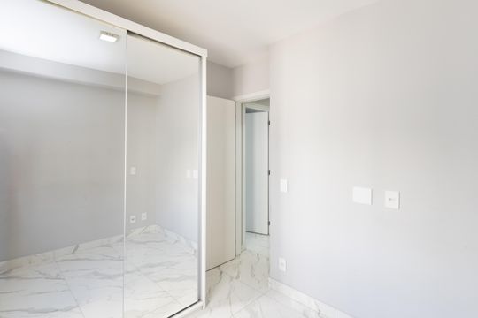 Quarto 1 de apartamento para alugar com 2 quartos, 40m² em Vila Mazzei, São Paulo