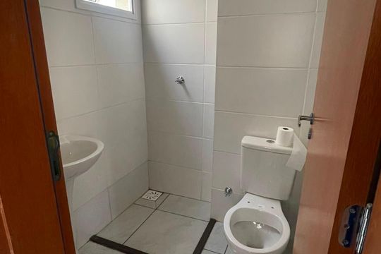 Banheiro de apartamento para alugar com 1 quarto, 30m² em Aparecida, Alvorada