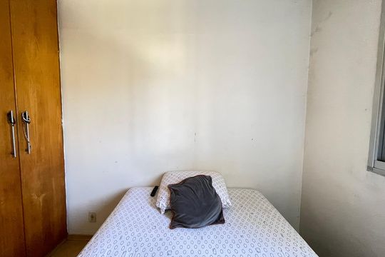 Quarto 1 de apartamento para alugar com 2 quartos, 66m² em Conjunto Promorar Raposo Tavares, São Paulo